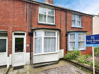 South Undercliff, 3 bedroom Mid Terrace House for sale, £325,000