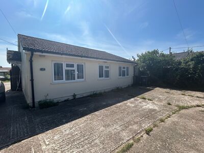Lydd Road, 3 bedroom Detached Bungalow for sale, £375,000