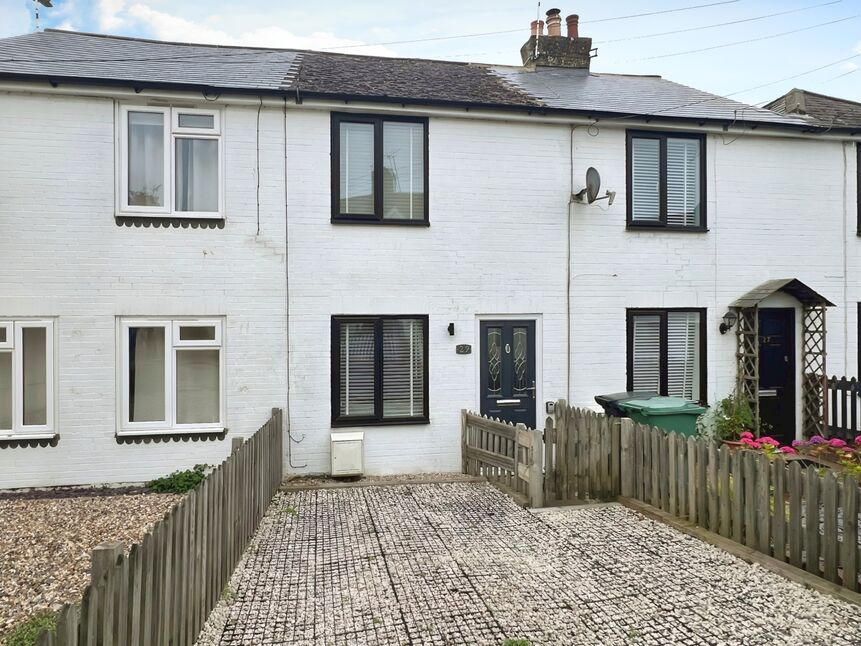 Main image of 2 bedroom Mid Terrace House for sale, Ferry Road, Rye, East Sussex, TN31