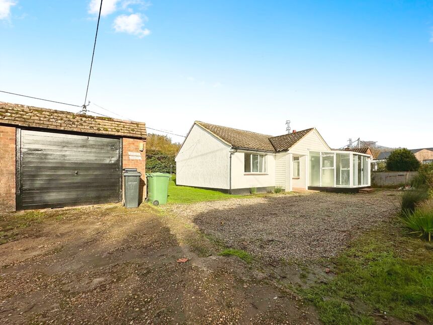 2 bedroom Detached Bungalow for sale