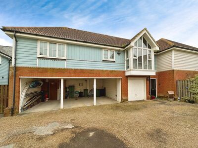 Baker Way, 2 bedroom Detached Flat for sale, £240,000