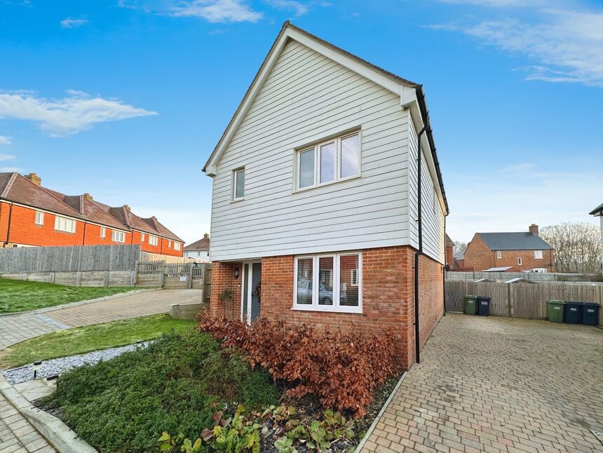 Main image of 3 bedroom Detached House for sale, Warren Drive, Battle, East Sussex, TN33