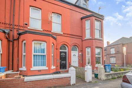 Lower Seedley Road, 2 bedroom  Flat to rent, £800 pcm