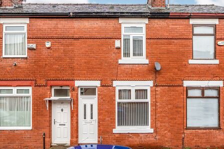 2 bedroom Mid Terrace House to rent