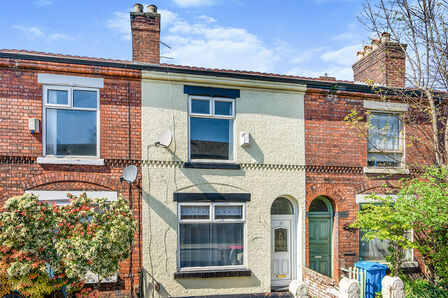 2 bedroom Mid Terrace House for sale