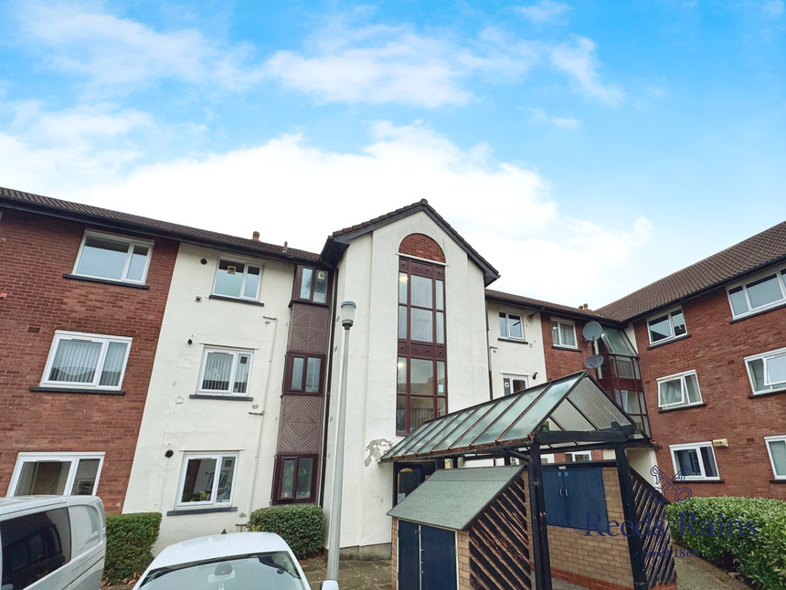 Main image of 3 bedroom  Flat for sale, Canterbury Gardens, Salford, Greater Manchester, M5