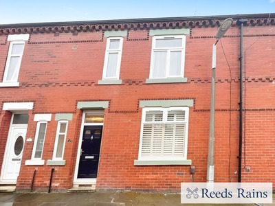 3 bedroom Mid Terrace House to rent