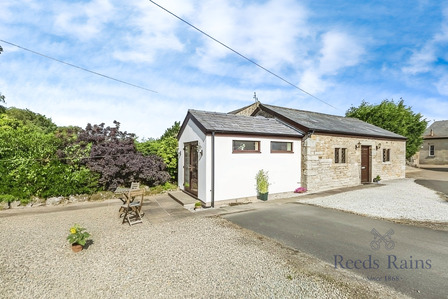 Bowers Lane, 2 bedroom Detached Bungalow to rent, £875 pcm