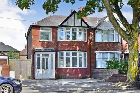 Kings Road, 3 bedroom Semi Detached House to rent, £1,500 pcm