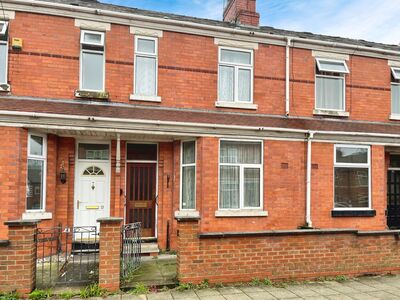 3 bedroom Mid Terrace House for sale