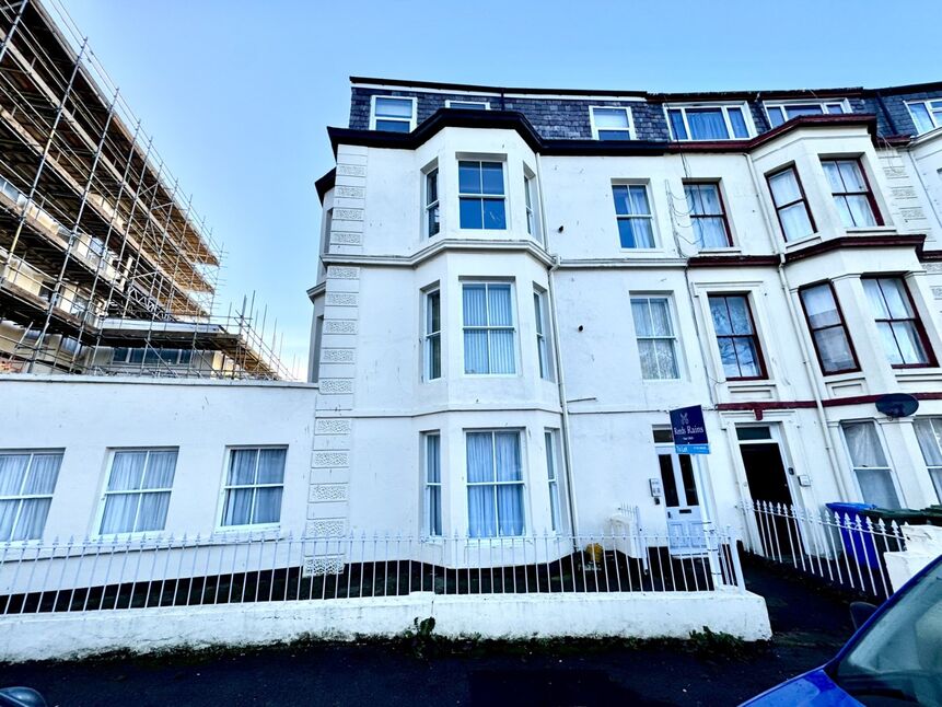 Main image of 1 bedroom  Flat to rent, Crown Crescent, Scarborough, North Yorkshire, YO11