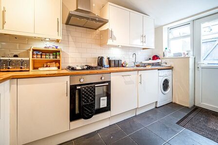 2 bedroom Mid Terrace House for sale