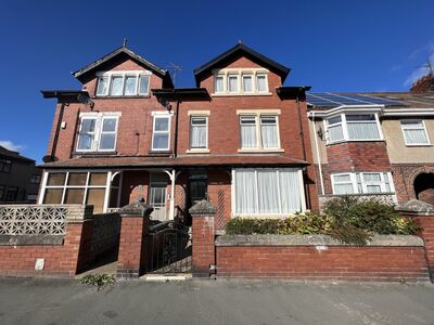 5 bedroom Mid Terrace House for sale