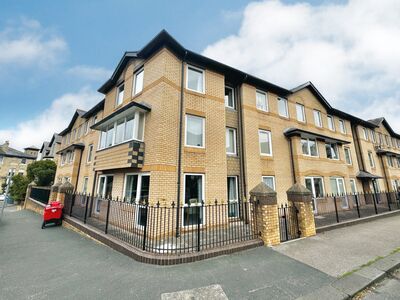 Grosvenor Crescent, 1 bedroom  Flat for sale, £65,000