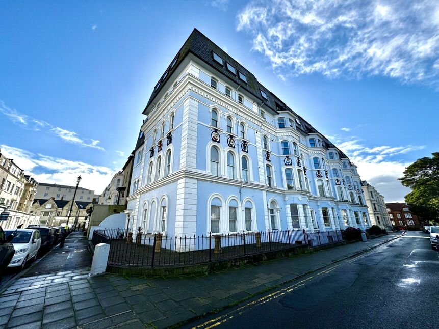 Main image of 2 bedroom  Flat for sale, St. Martins Avenue, Scarborough, North Yorkshire, YO11