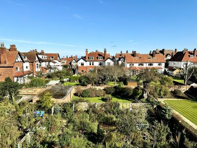 Holbeck Avenue, 2 bedroom  Flat for sale, £120,000