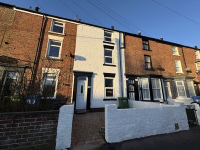 North Street, 3 bedroom Mid Terrace House to rent, £825 pcm