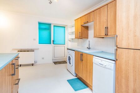 Albion Road, 2 bedroom  Flat for sale, £110,000