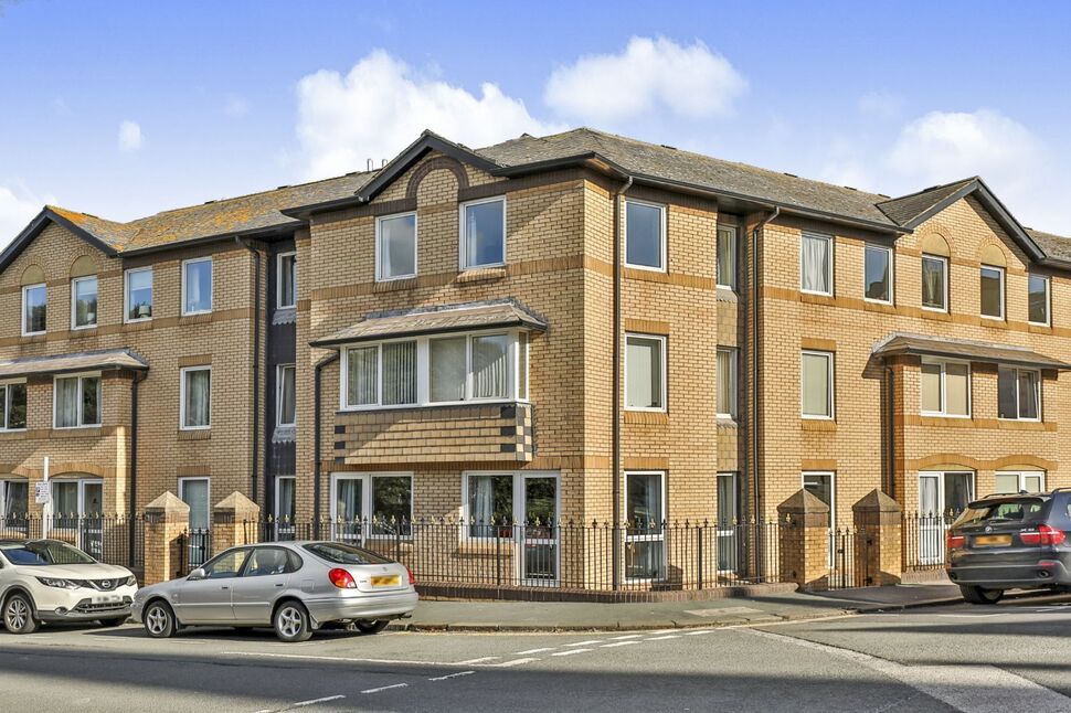 Main image of 1 bedroom  Flat for sale, Grosvenor Crescent, Scarborough, North Yorkshire, YO11