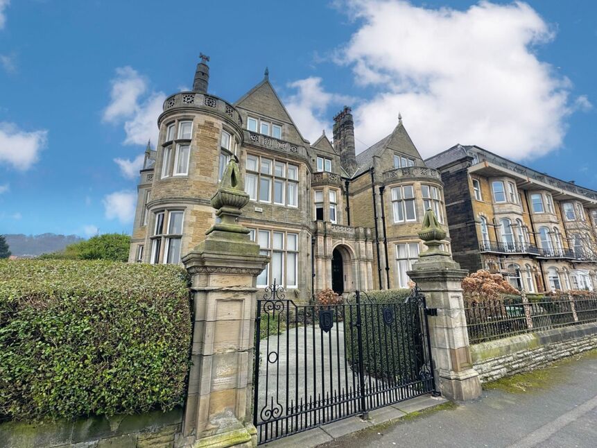 Main image of 1 bedroom  Flat for sale, Esplanade, Scarborough, North Yorkshire, YO11