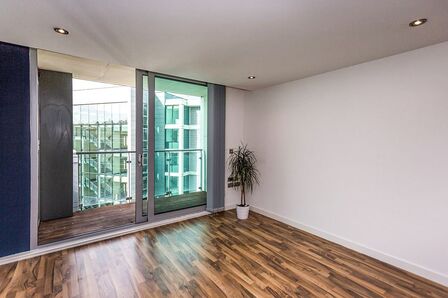 1 bedroom  Flat for sale