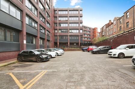 West Bar, 1 bedroom  Flat for sale, £135,000