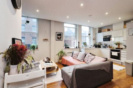 Queen Street, 2 bedroom  Flat for sale, £165,000