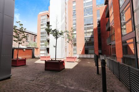 Rockingham Street, 2 bedroom  Flat for sale, £110,000