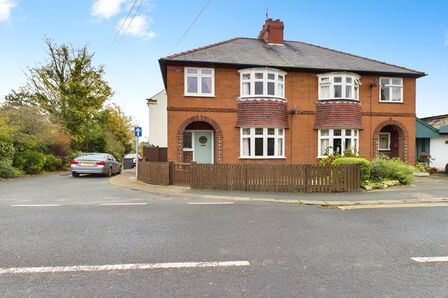 Thorpe Lane, 3 bedroom Semi Detached House to rent, £900 pcm