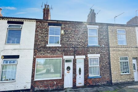 2 bedroom Mid Terrace House for sale