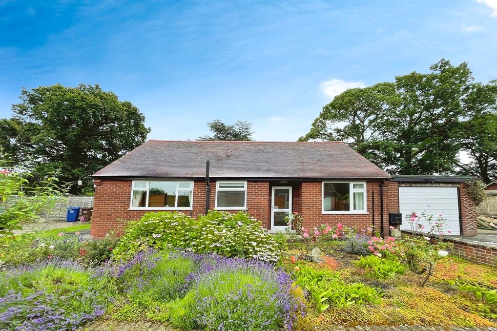 2 bedroom Detached Bungalow for sale