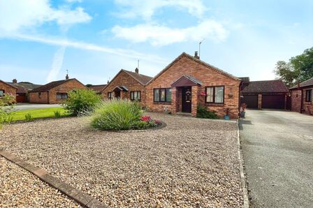The Hollies, 2 bedroom Detached Bungalow for sale, £260,000