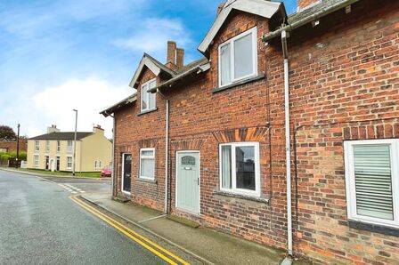 2 bedroom Mid Terrace House for sale