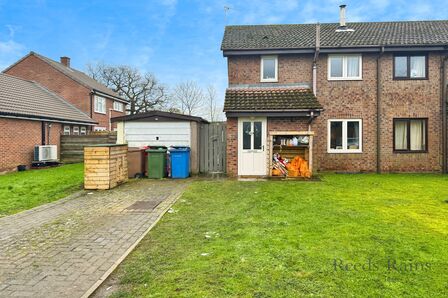 Vicarage Close, 3 bedroom Semi Detached House for sale, £95,000