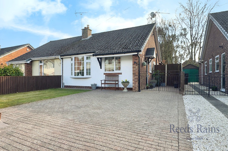 The Ruddings, 3 bedroom Semi Detached Bungalow for sale, £250,000