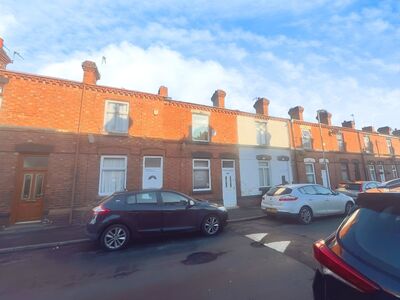 3 bedroom Mid Terrace House to rent