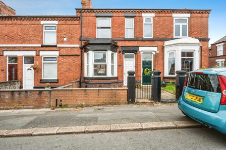 3 bedroom Mid Terrace House for sale