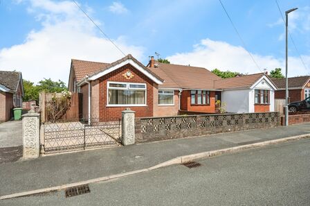 Crawford Close, 2 bedroom Semi Detached Bungalow for sale, £170,000