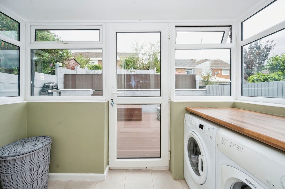 Utility Room / Rear Porch