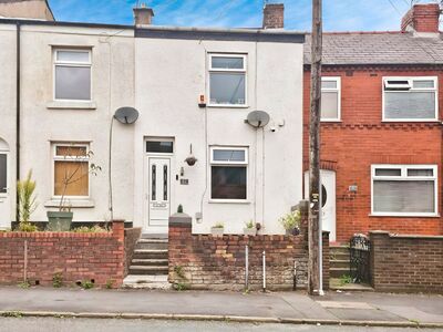 2 bedroom Mid Terrace House for sale