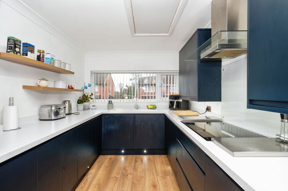 Kitchen / Breakfast Area