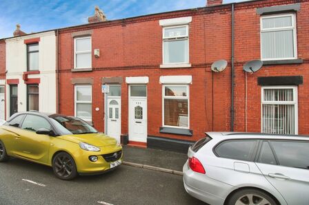 3 bedroom Mid Terrace House to rent