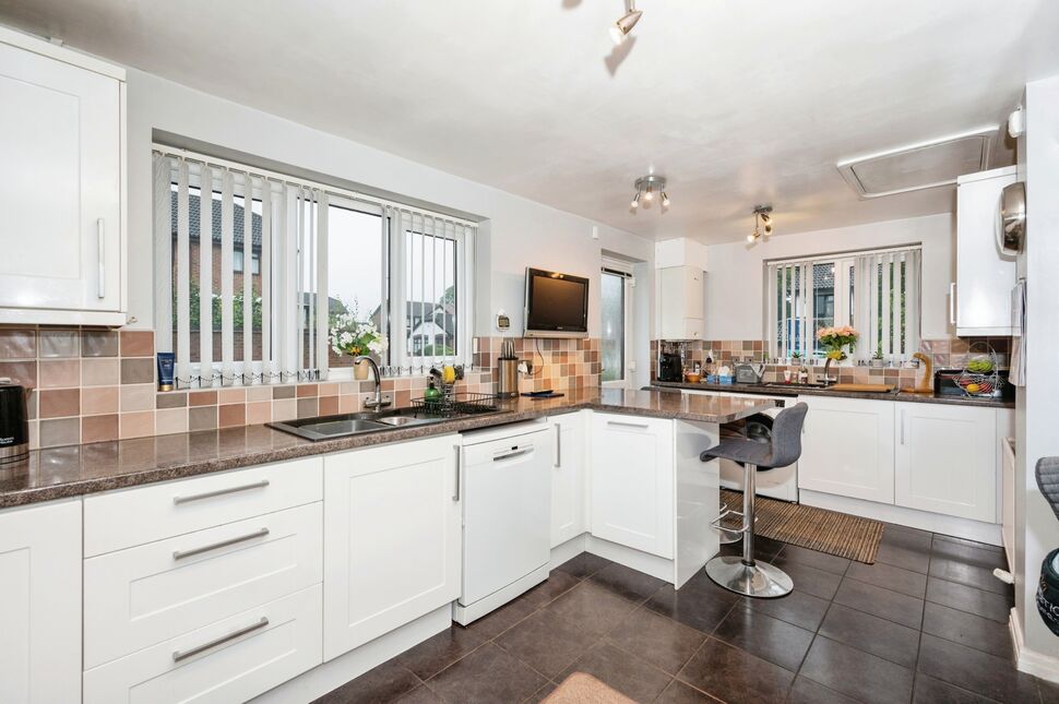 Kitchen / Breakfast Area