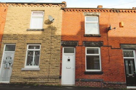 Exeter Street, 2 bedroom Mid Terrace House to rent, £750 pcm