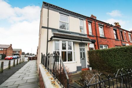 2 bedroom End Terrace House for sale