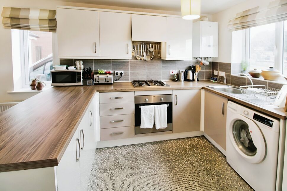 Kitchen / Dining Area