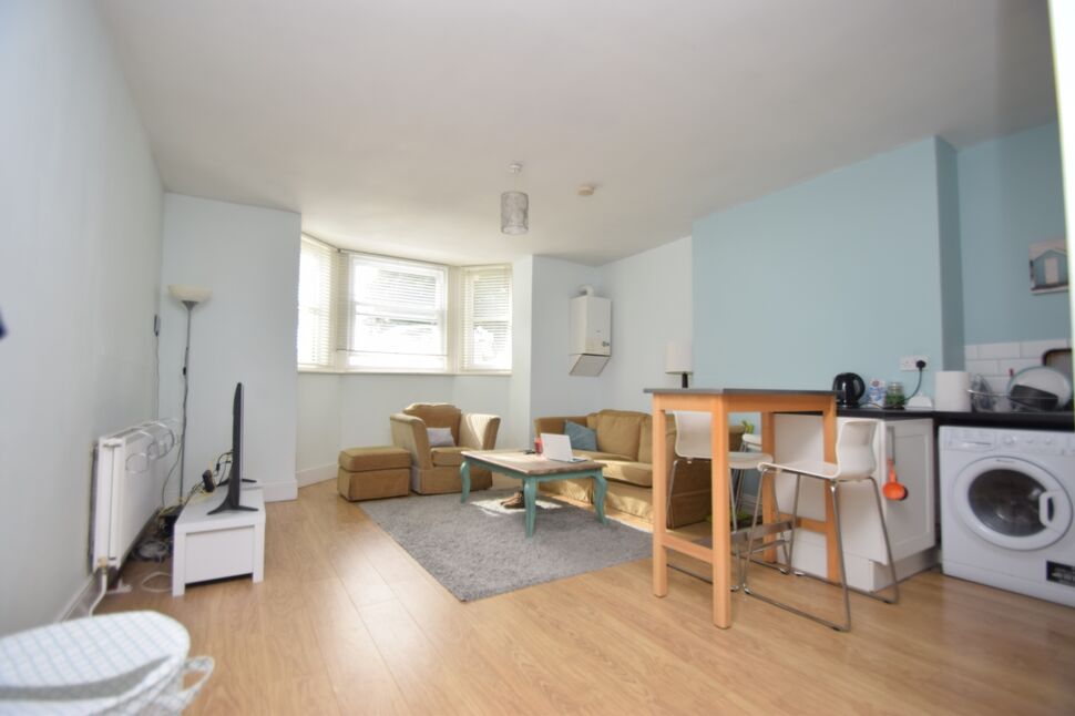 Lounge / Open Plan Kitchen