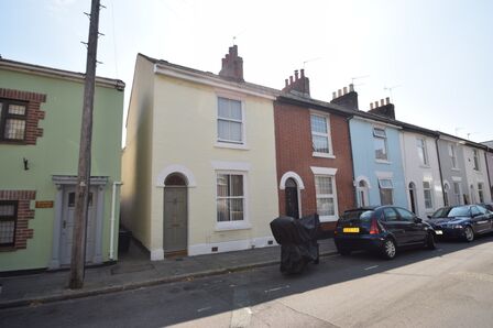 Richmond Road, 3 bedroom Mid Terrace House to rent, £1,395 pcm