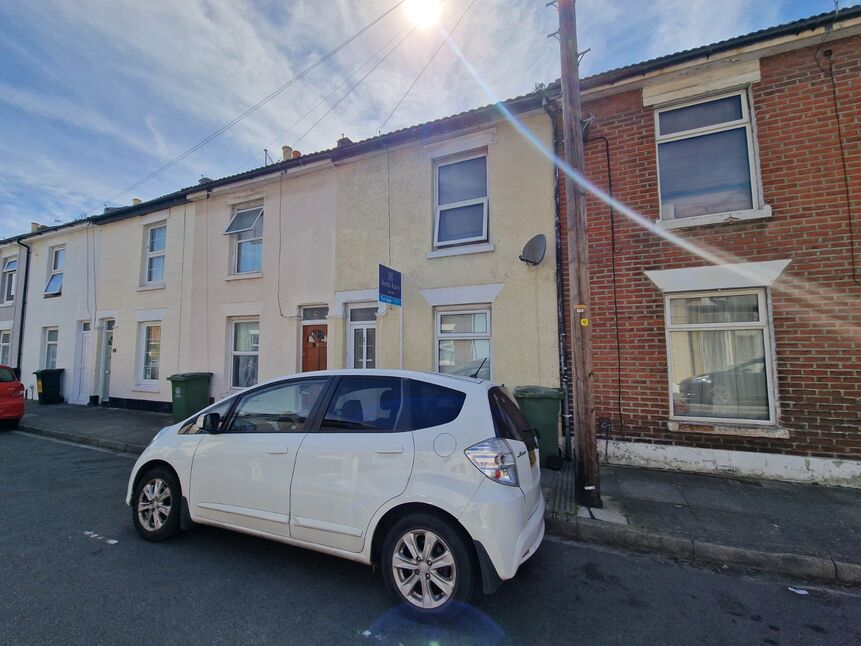 2 bedroom Mid Terrace House for sale