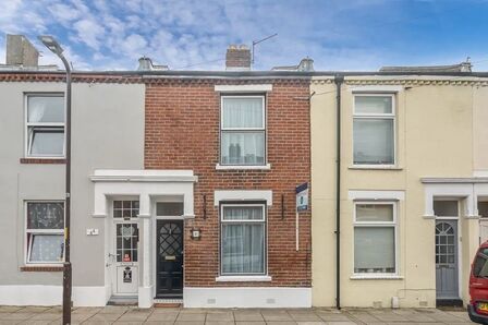 2 bedroom Mid Terrace House to rent